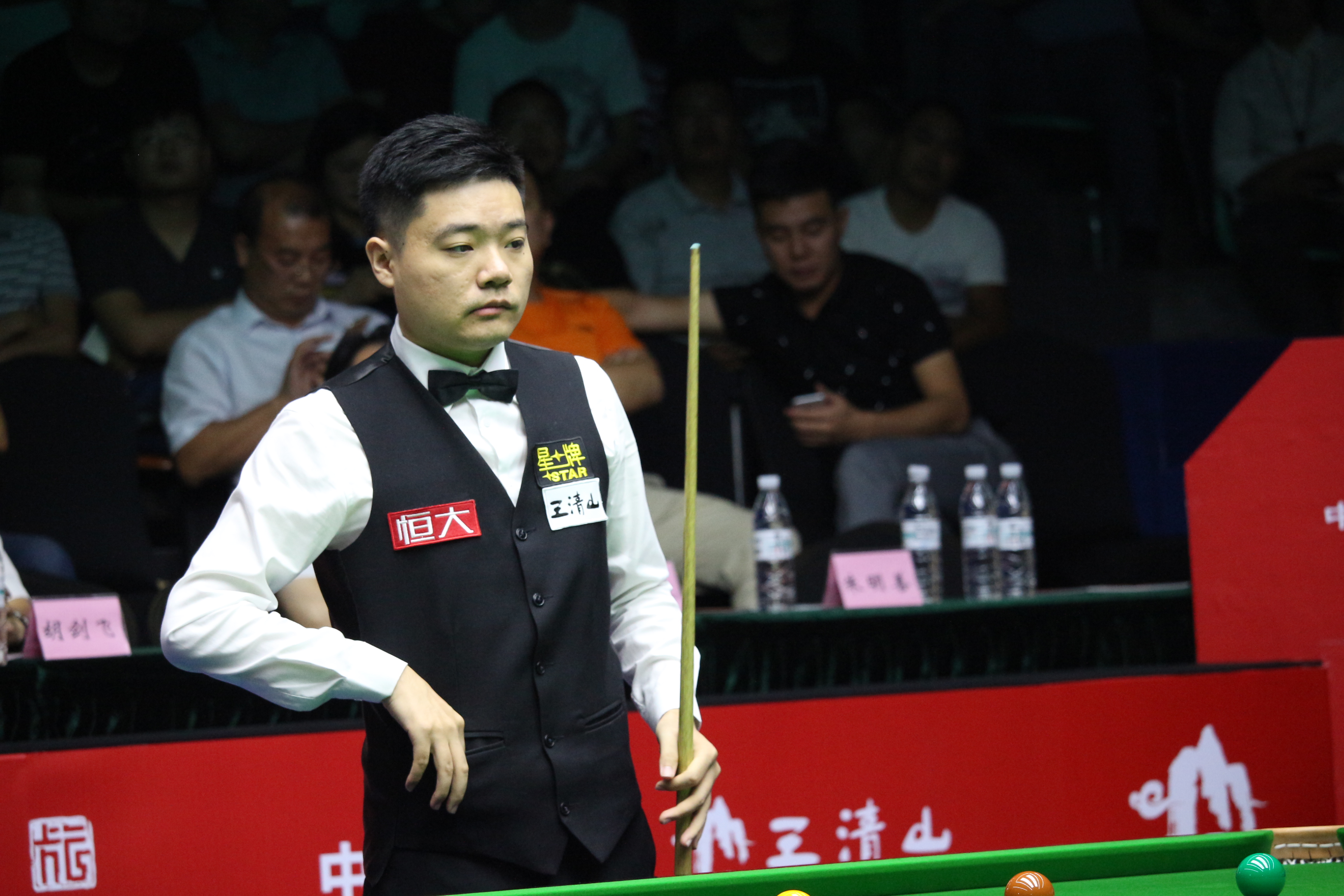 更是以稳步 更是以稳步