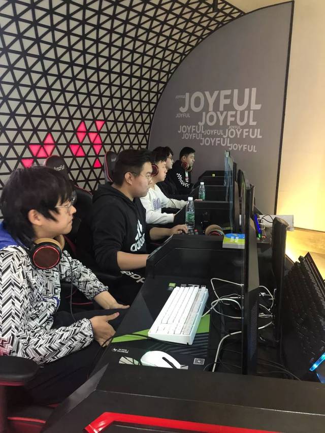 员表现的 员表现的